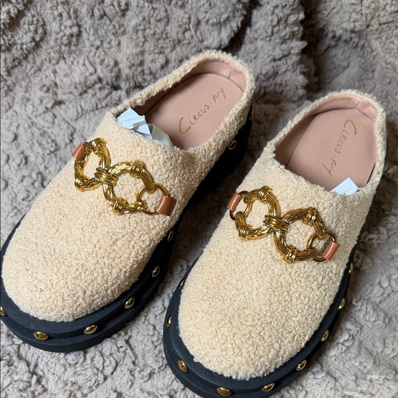 Circus by Sam Edelman Cream and Black Loafers with Gold Details - Picture 4 of 14